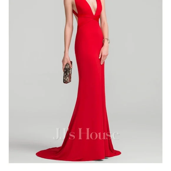 Elegant Green Backless Gown with Plunge Neckline for Cocktail - Picture 3 of 7